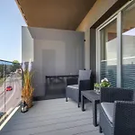 Bright With Balcony For 4 People By Renters Apartamento *