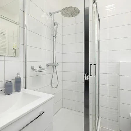 Bright With Balcony For 4 People By Renters *